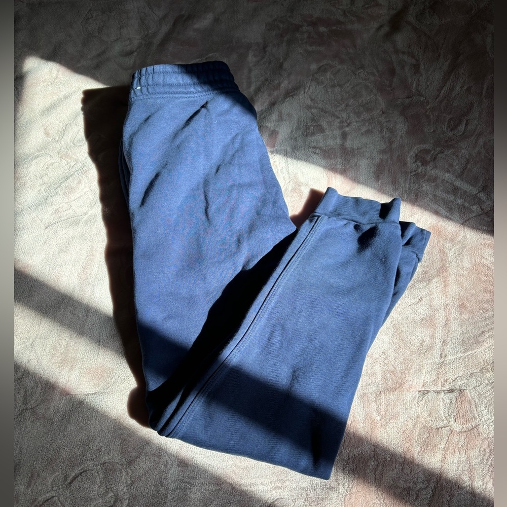 small Nike sweats